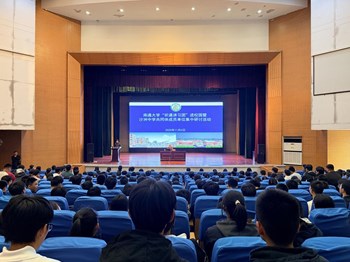 沙洲中学开展南通大学“祈通讲习团”进校园暨沙洲中学共同体成员单位集中研讨活动