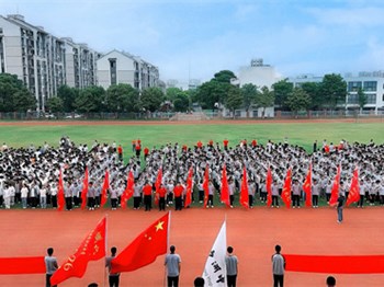 主题德育|三年砺剑今日策马踏雄关 一朝试锋六月扬眉奏歌旋——沙洲中学本部开展2026届高三年级课间跑展示活动